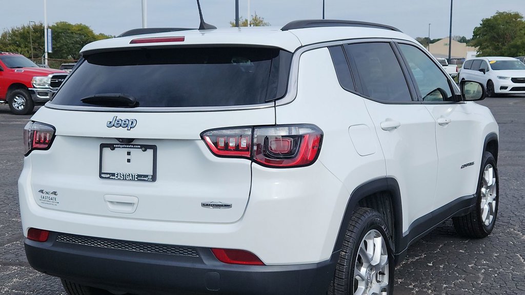 Used 2022 Jeep Compass Latitude w/ Sun and Sound Group AWD/4WD image 8