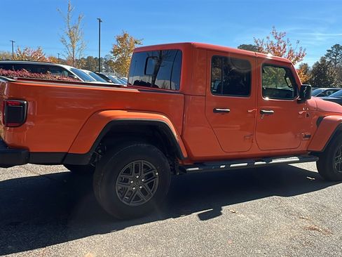 New 2025 Jeep Gladiator Sport image 8