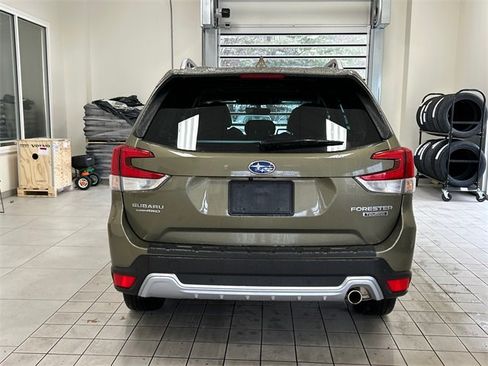 Used 2023 Subaru Forester Touring image 3