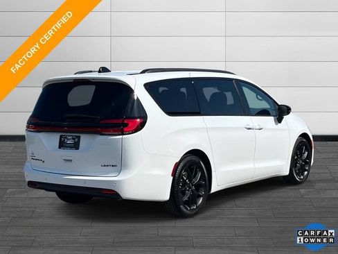 Certified 2025 Chrysler Pacifica Limited FWD image 4