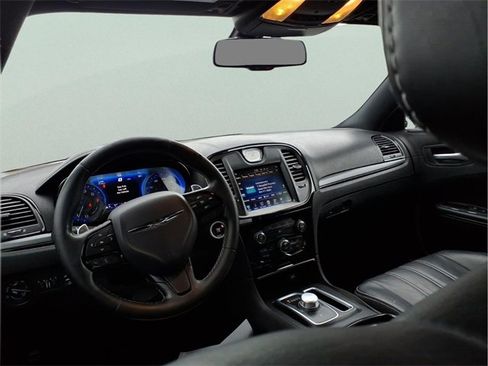 Used 2016 Chrysler 300 S image 8