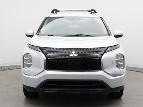 Used 2022 Mitsubishi Outlander ES AWD/4WD image 2
