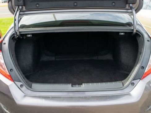 Used 2019 Honda Civic Touring image 10