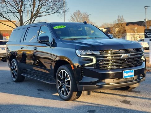 Used 2021 Chevrolet Suburban RST w/ Luxury Package image 2