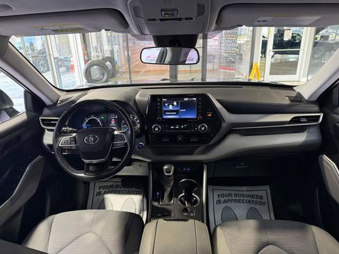 Used 2022 Toyota Highlander LE FWD image 23