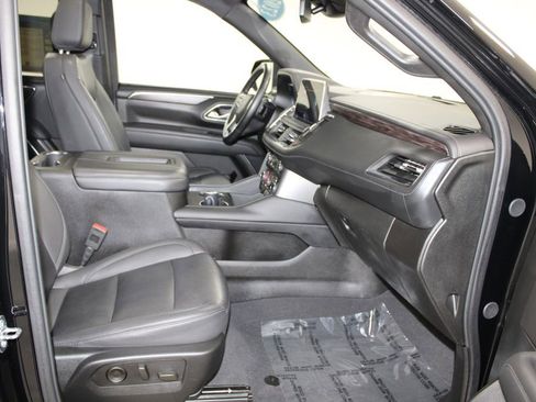 Used 2023 Chevrolet Suburban Z71 w/ Luxury Package image 31