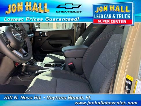 Used 2025 Jeep Gladiator Mojave w/ Convenience Group AWD/4WD image 19