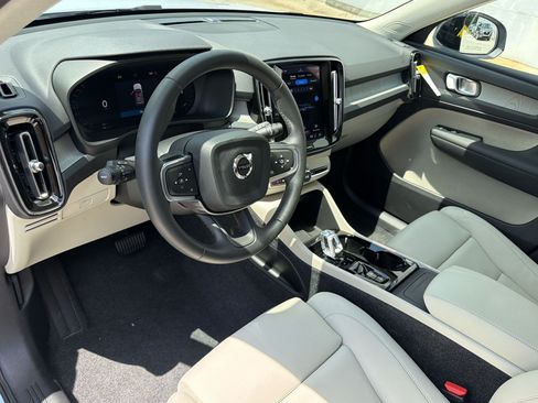 Used 2026 Volvo XC40 B5 Plus w/ Protection Package Premier AWD/4WD image 4