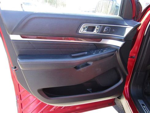 Used 2017 Ford Explorer Platinum image 9