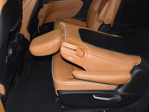 Used 2022 Chrysler Pacifica Pinnacle image 36