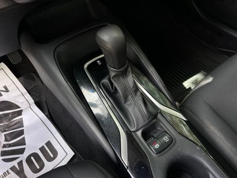 Used 2022 Toyota Corolla LE FWD image 35