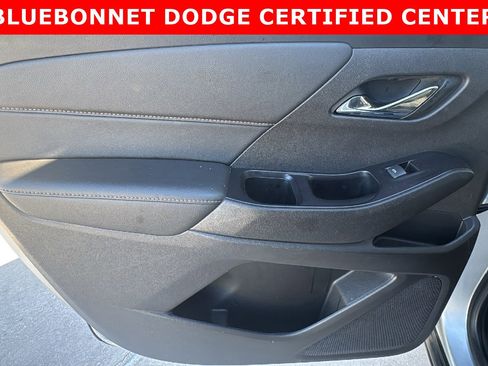 Used 2020 Chevrolet Traverse LT image 22