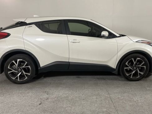 Used 2019 Toyota C-HR XLE image 2