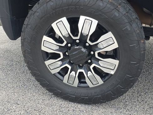 Used 2024 GMC Sierra 2500 Denali w/ Denali Reserve Package AWD/4WD image 12