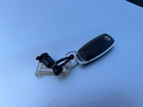 Used 2025 Nissan Pathfinder SV FWD image 21