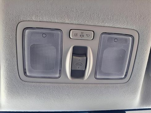 Used 2023 Hyundai Venue SEL image 26