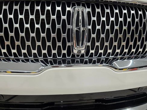 Used 2022 Lincoln Nautilus Black Label w/ Class II Trailer Tow Package AWD/4WD image 9