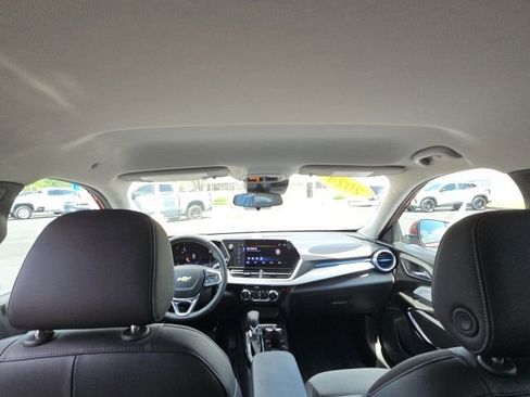 Used 2024 Chevrolet Trax LT w/ LT Convenience Package image 34