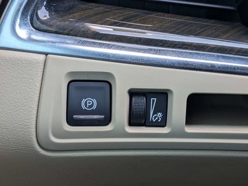 Used 2017 Cadillac XT5 FWD image 24