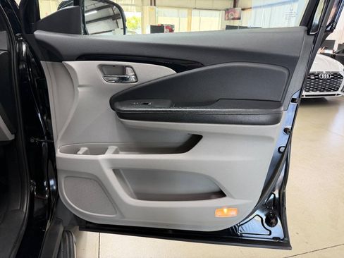 Used 2017 Honda Pilot Touring image 17