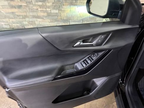 Used 2025 Chevrolet Equinox LT FWD image 12