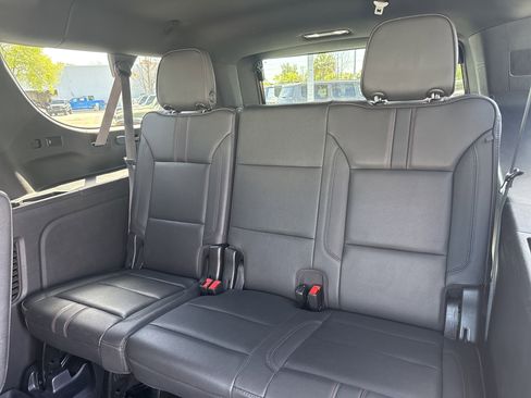 Used 2022 Chevrolet Suburban RST w/ Luxury Package image 33