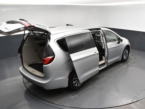 Used 2023 Chrysler Pacifica Touring-L image 29