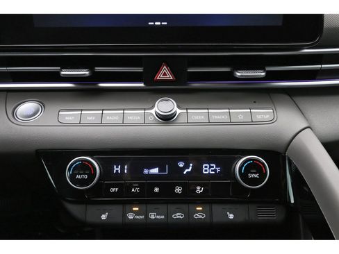 Certified 2025 Hyundai Elantra SEL image 24