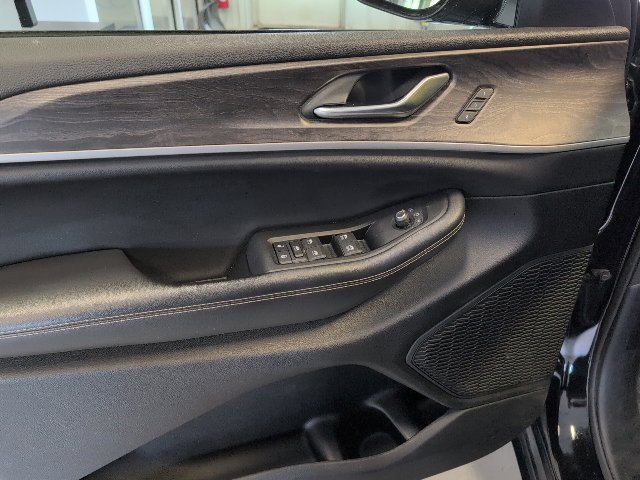 Used 2023 Jeep Grand Cherokee Limited AWD/4WD image 14