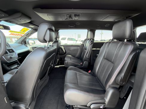 Used 2019 Dodge Grand Caravan GT FWD image 12