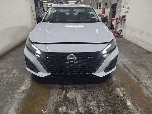 Used 2024 Nissan Altima 2.5 SR image 2