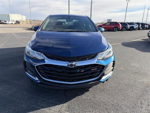 Used 2019 Chevrolet Cruze LT w/ Convenience Package image 3