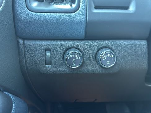 Used 2022 Chevrolet Colorado Z71 AWD/4WD image 28