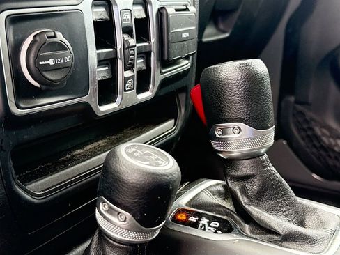 Used 2022 Jeep Wrangler Unlimited Sport AWD/4WD image 17
