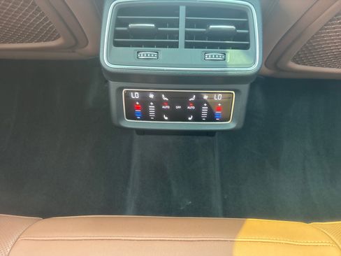 Used 2024 Audi Q8 e-tron Premium Plus w/ Premium Plus Package image 59