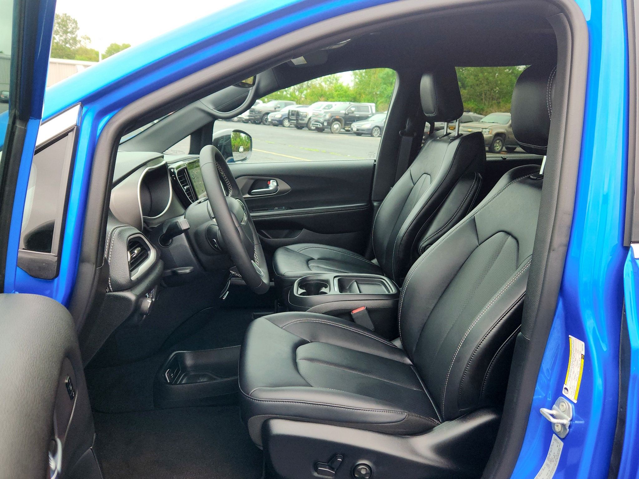 New 2027 Chrysler Pacifica Select FWD image 30