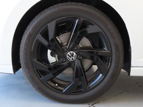New 2026 Volkswagen Jetta SE FWD image 28