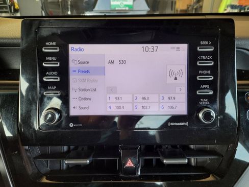 Used 2022 Toyota Camry SE image 25