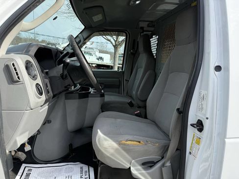 Used 2014 Ford E-250 and Econoline 250 w/ Power Group image 15