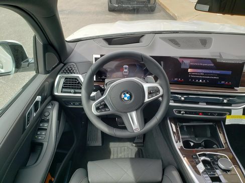 New 2026 BMW X5 xDrive40i w/ M Sport Package AWD/4WD image 16