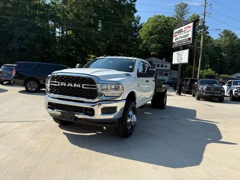 Used 2024 RAM 3500 SLT w/ Quick Order Package 2YG SLT AWD/4WD image 11