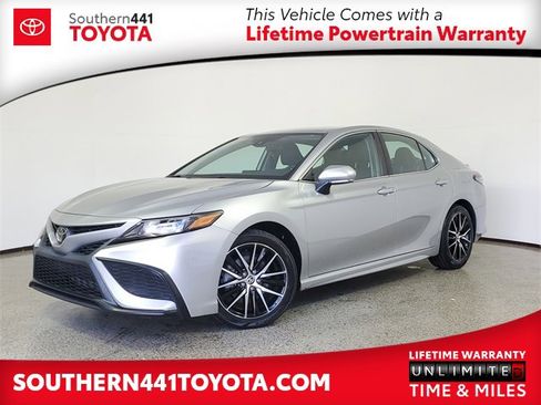 Used 2023 Toyota Camry SE image 1