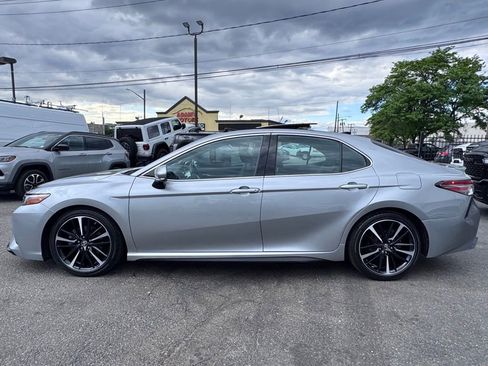 Used 2019 Toyota Camry XSE FWD image 4