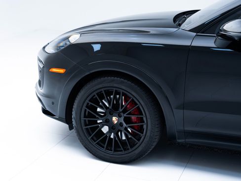 Used 2023 Porsche Cayenne GTS image 11