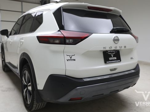 Used 2023 Nissan Rogue SL w/ SL Premium Package FWD image 3