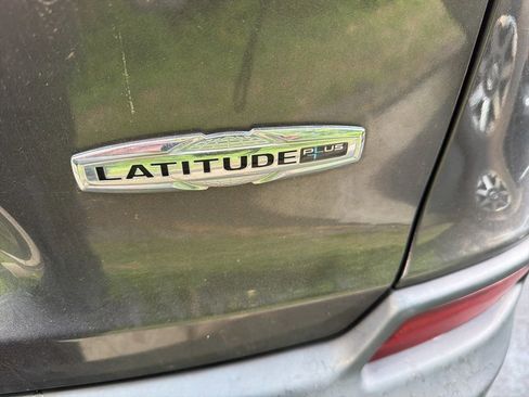 Used 2020 Jeep Cherokee Latitude Plus FWD image 10