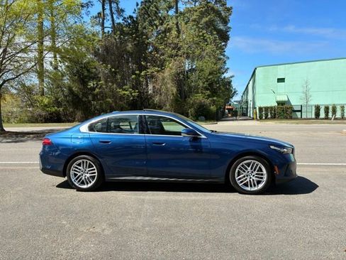 Used 2024 BMW 530i w/ Convenience Package image 2