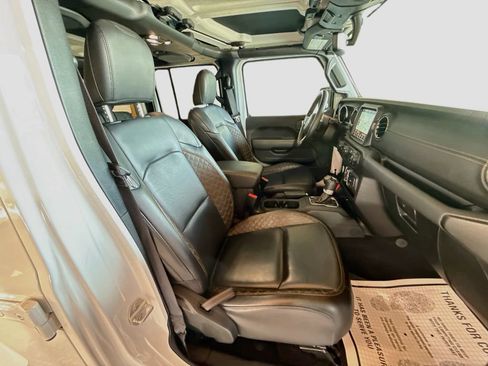 Used 2023 Jeep Wrangler Unlimited Sahara AWD/4WD image 33