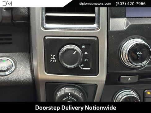 Used 2016 Ford F150 Platinum w/ Equipment Group 701A Luxury AWD/4WD image 38
