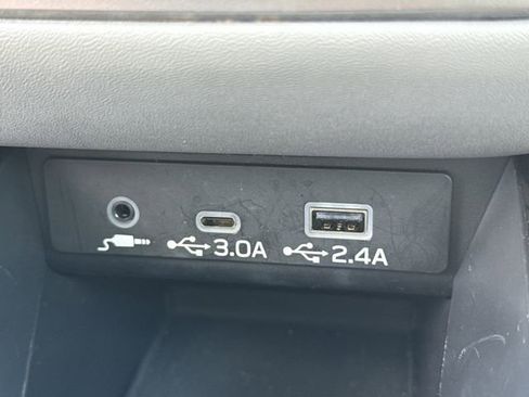 Used 2025 Subaru Outback Premium AWD/4WD image 30